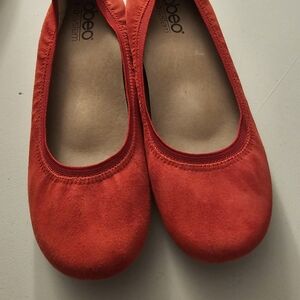 ABEO Tia BIO System Flats 7.5 Red Suede